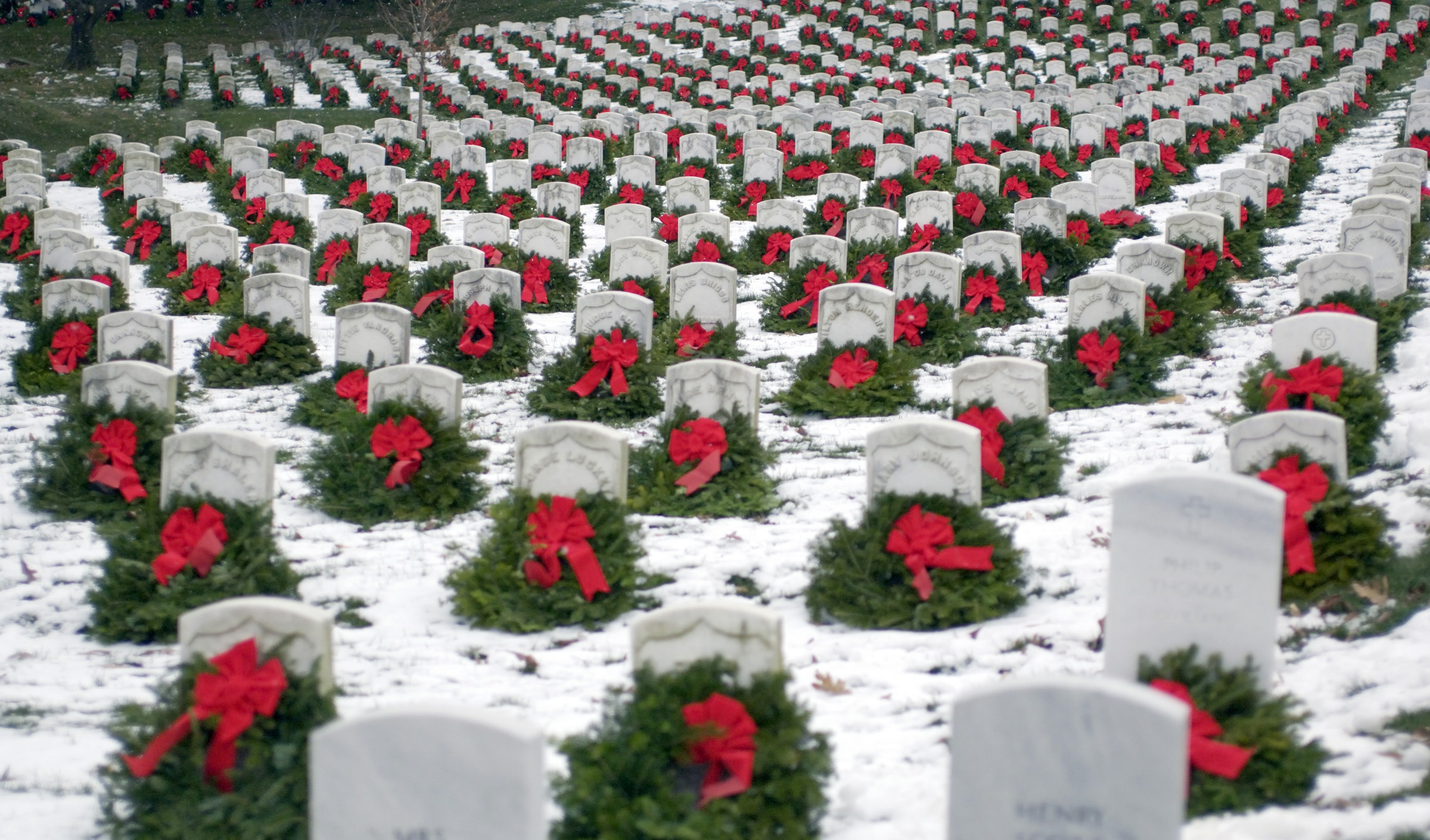 Wreaths Across America graves