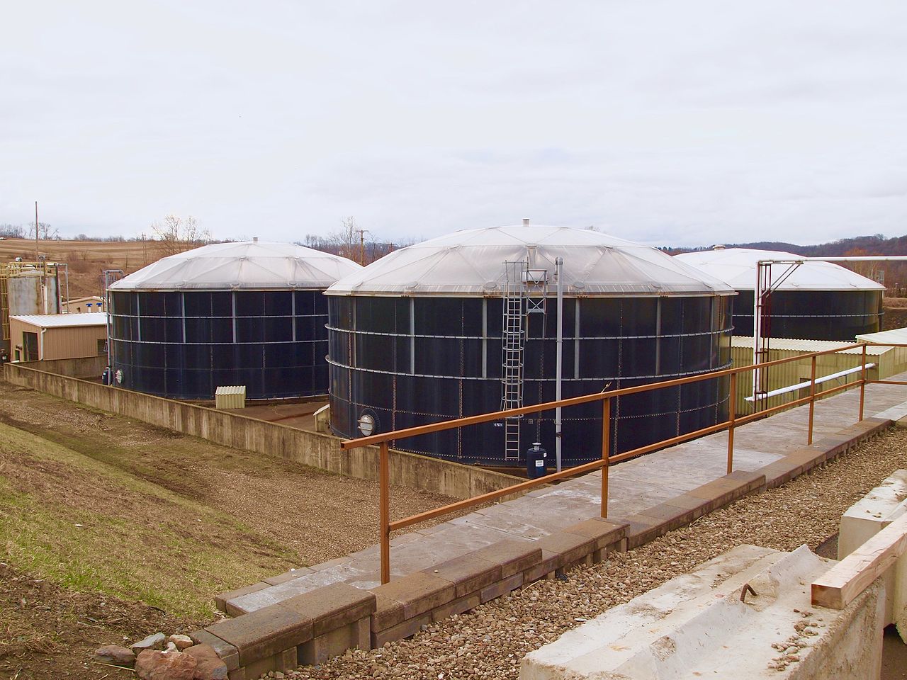 400,000 gallon leachate processing / equalization or storage tanks at Seneca Landfill