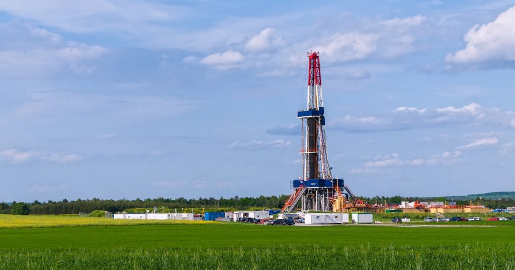 fracking unit, fracking drilling rig, 201, fracking