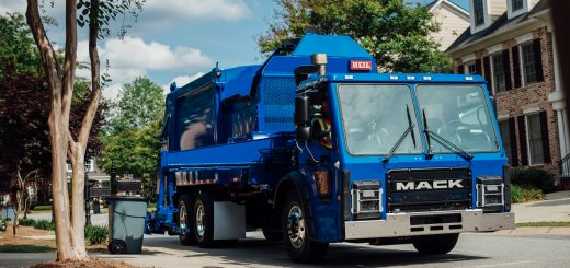 fully electric Mack LR refuse model equipped with an integrated Mack electric drivetrain