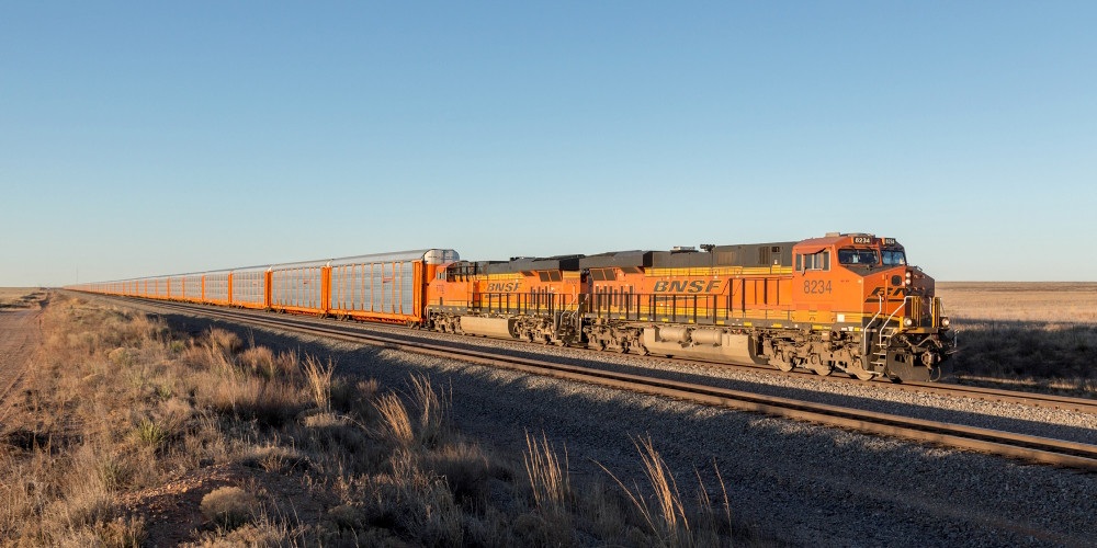 BNSF Railway Locomotive Train, BNSF aims to improve network velocity through $500 million in capital projects this year