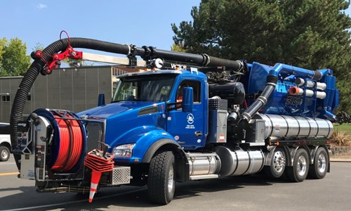 City of Kirkland - Blue Kenworth T880, City Using Vacuum Trucks for Flooding