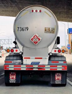 Hormuz Shock: 12 Critical Insights for Oil Transportation Fleets and Supply Chains 6 Tanker semi-trailer hauling petroleum crude oil on a U.S. roadway.
