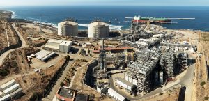 Energía Costa Azul Delay: Compressor Damage Tests Mexico’s Pacific LNG Route 1 Aerial photograph of Energía Costa Azul LNG Phase 1 with its liquefaction equipment, storage tanks and first commissioning cargo at the Pacific terminal.